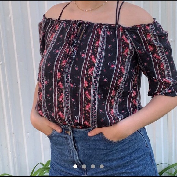Adorable Striped Floral Off The Shoulder Top 💐 - Picture 1 of 4